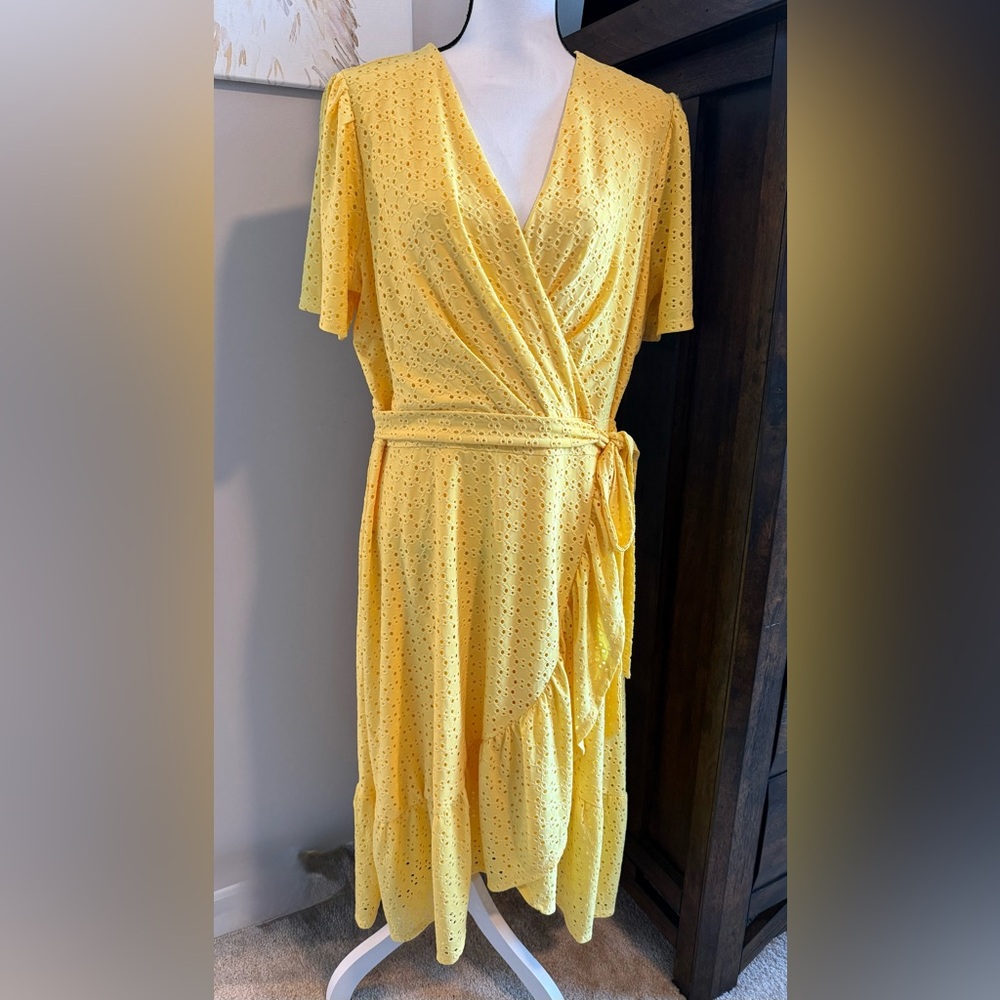 🥳 London Times Faux Wrap Yellow Eyelet Dress